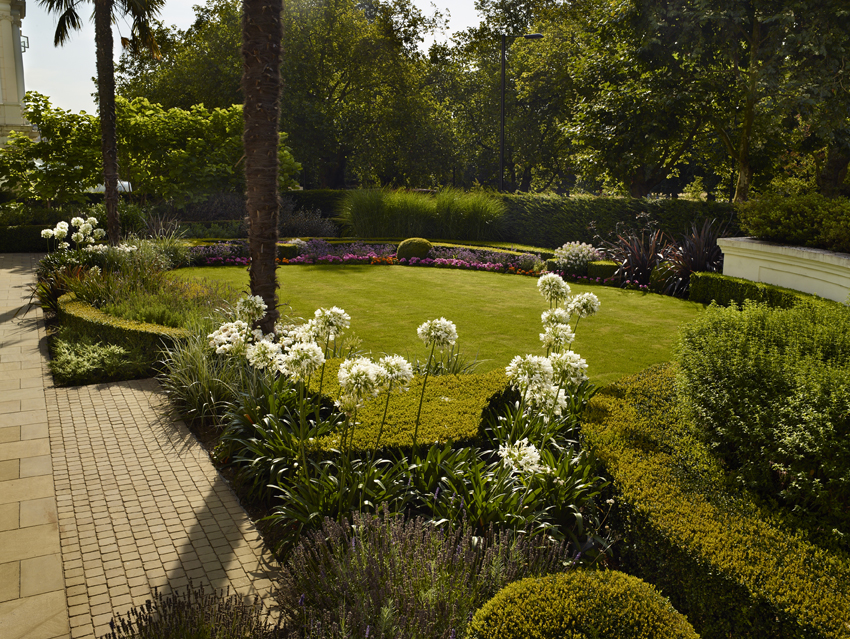 The lawn at the eastern end of the garden.