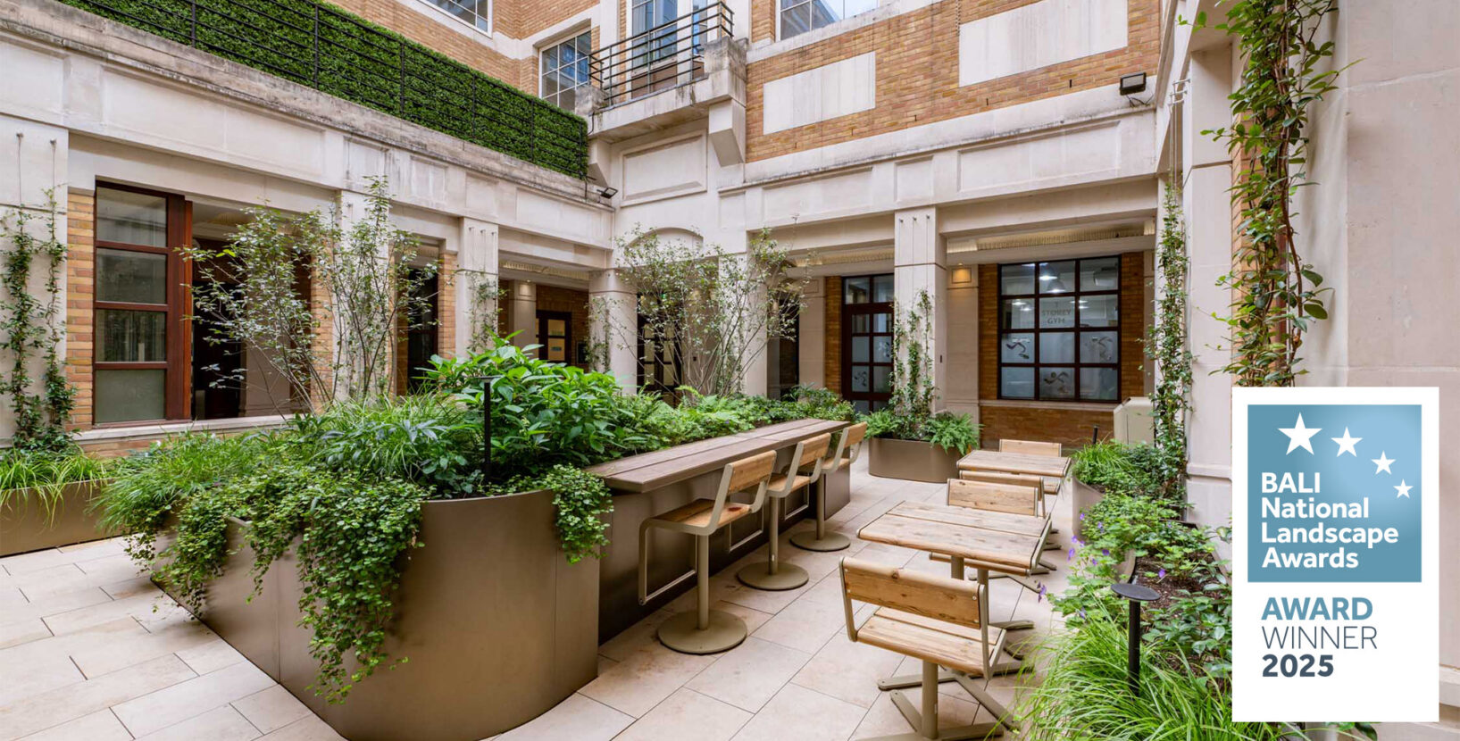 City of London courtyard commercial seating